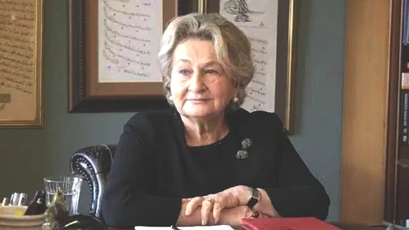 Hatemi Ailesinde Büyük Kriz! Kezban Hatemi ile Gelini Mahkemelik Oldu! 1 Ay Boyunca Konuşma Yasağı Aldı - Resim: 3